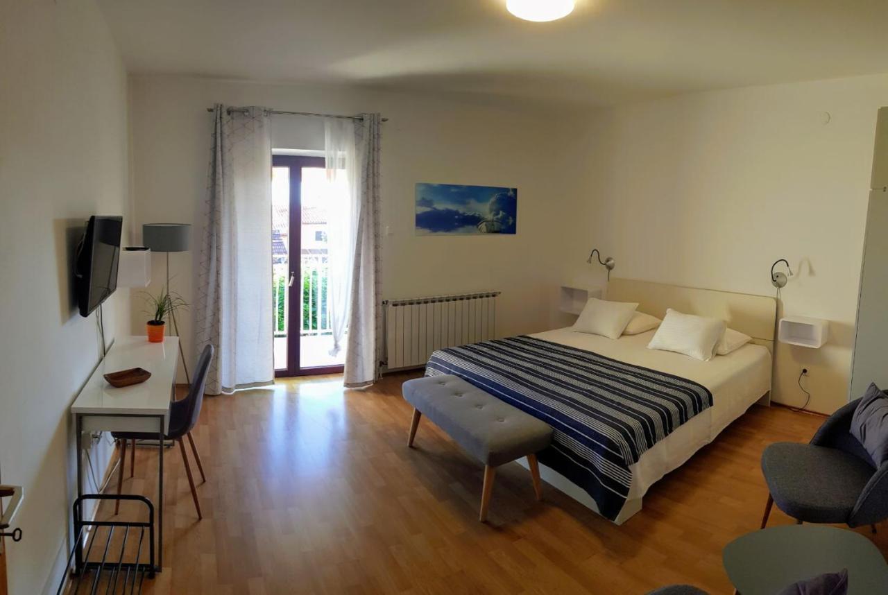 Apartments & Rooms Tom Медулин Екстериор снимка