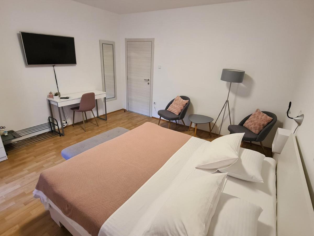 Apartments & Rooms Tom Медулин Екстериор снимка